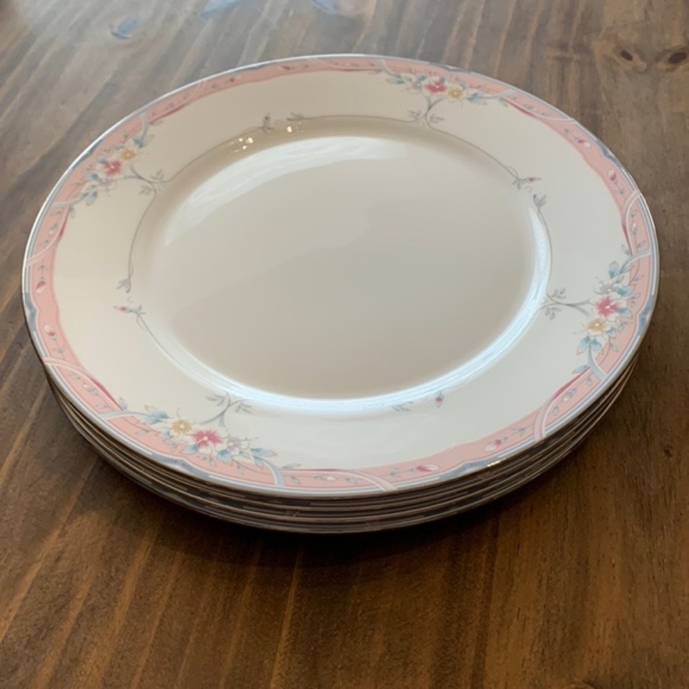 💙LENOX EMILY 4 Dinner Plates